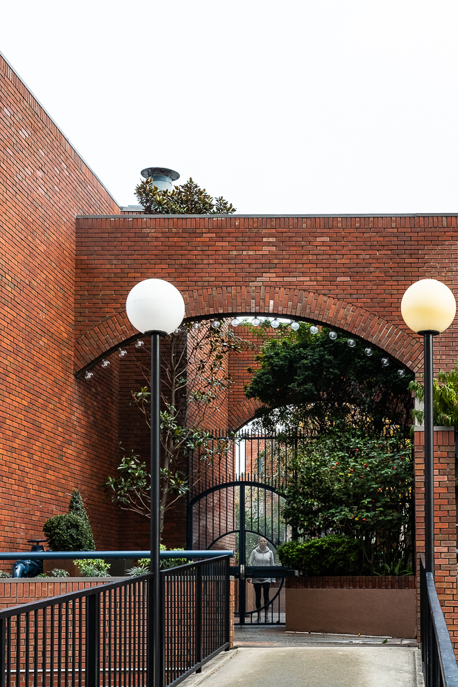 WW-Woman-Gate-Lamps-SF-1-1-20-5998