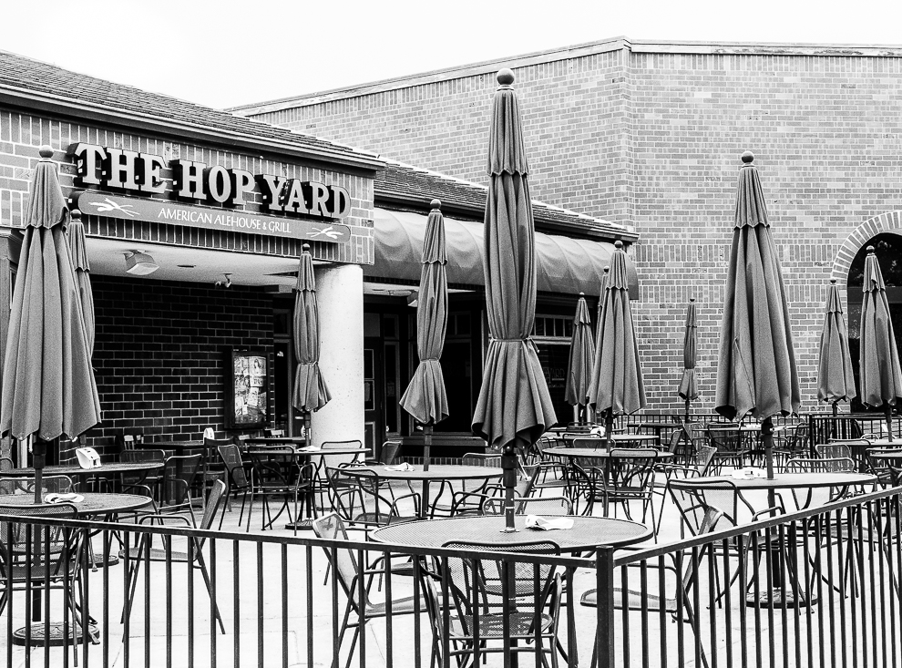 Monochrome Mondays: el baile de las&nbsp;sombrillas