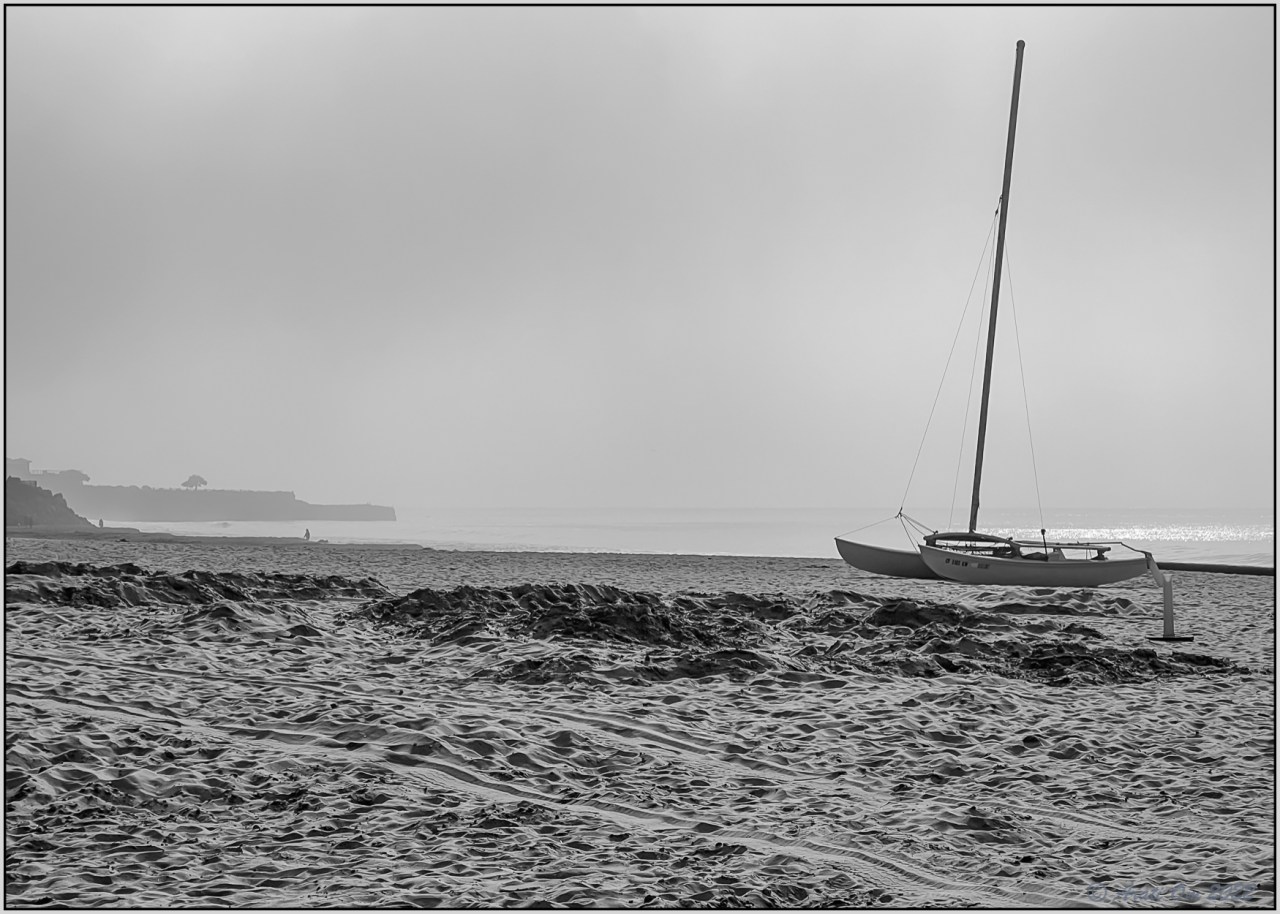 Monochrome Mondays: Morning fog – Twin Lakes&nbsp;beach