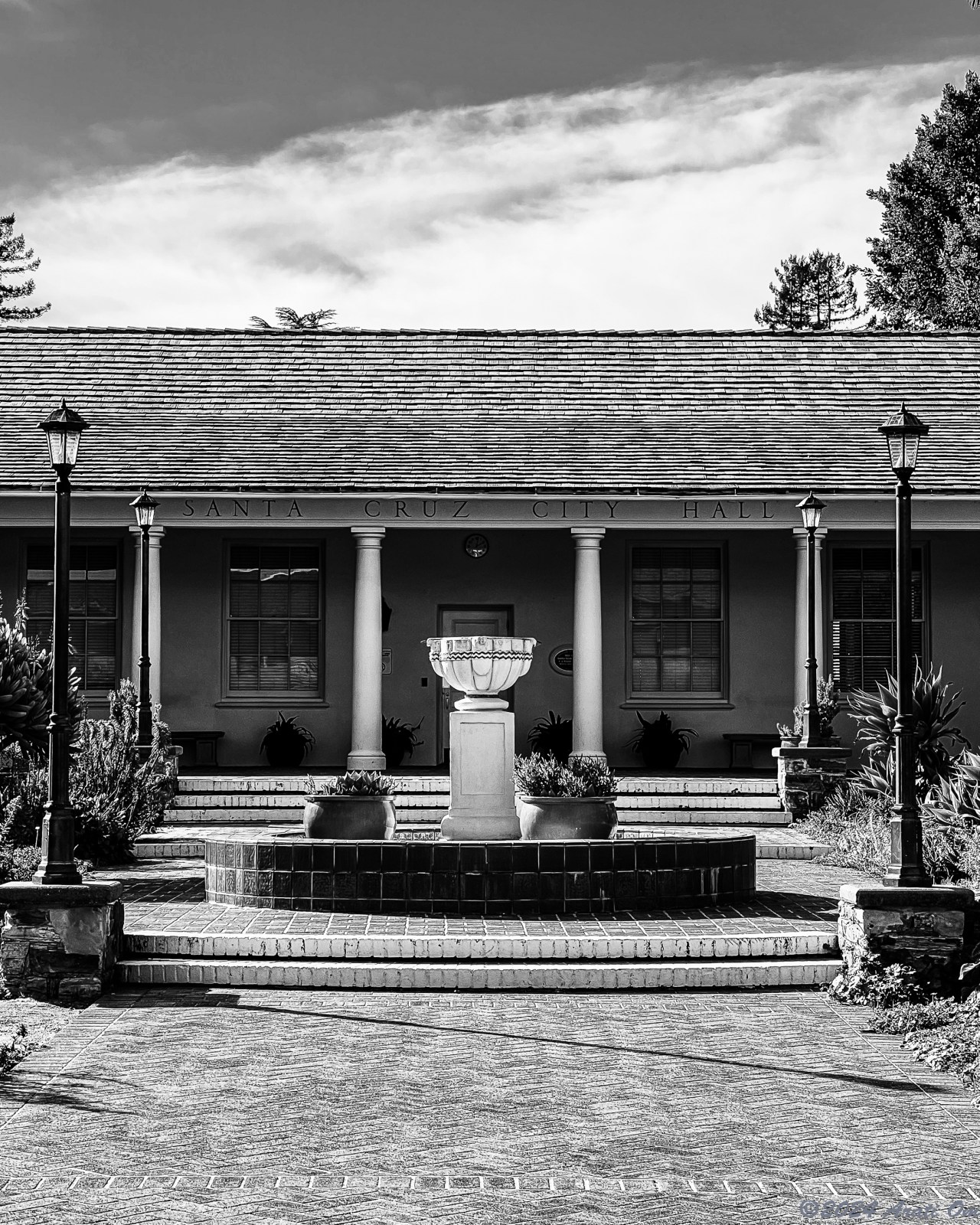 Monochrome Mondays: Santa Cruz City&nbsp;Hall