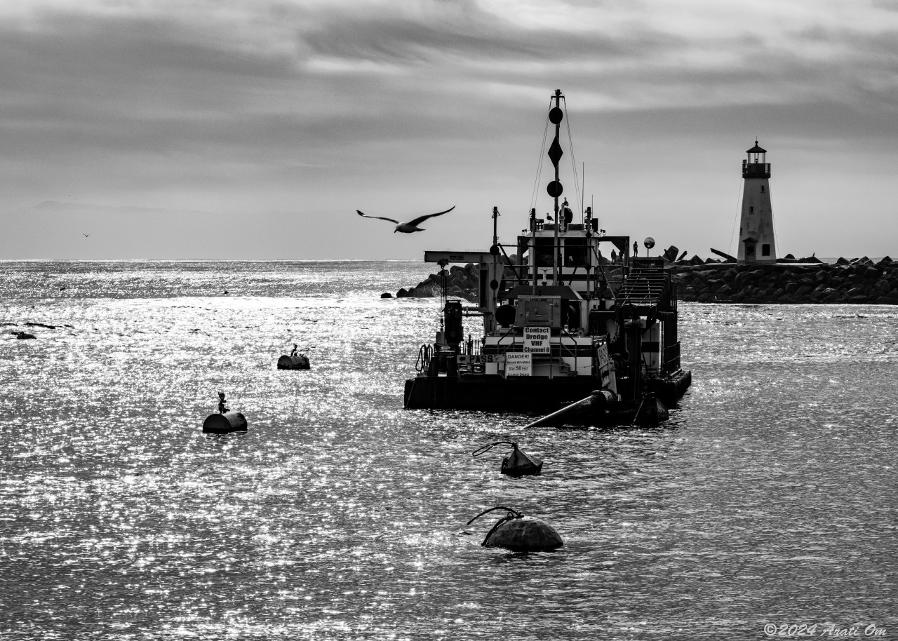Monochrome Mondays: Dredging the&nbsp;harbor